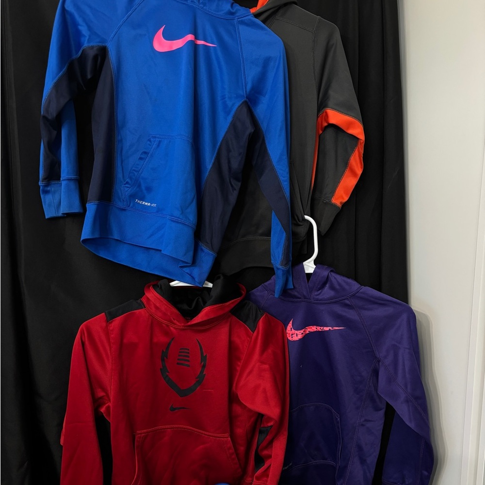 (6) Nike Kids Pullover Hoodies in Different Colors - 4 Smalls - 2 Mediums